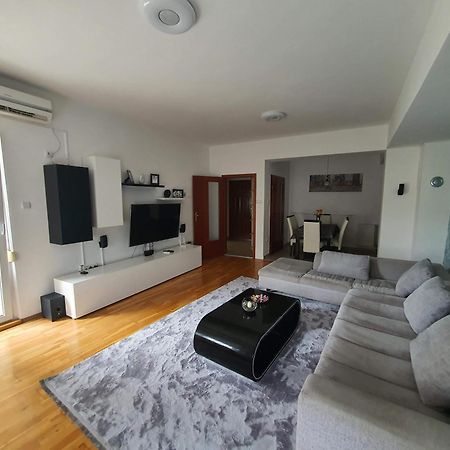 Iva Lux Stan Na Dan Appartement Banja Luka Buitenkant foto
