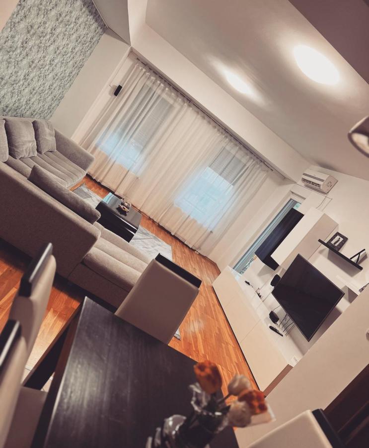 Iva Lux Stan Na Dan Appartement Banja Luka Buitenkant foto